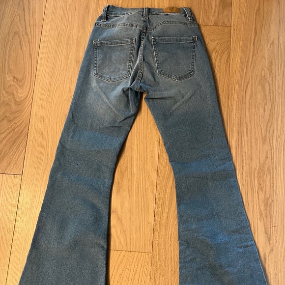 OUTFIT - Bluenotes denim bellbottom and Twik Simons top - Picture 4 of 4